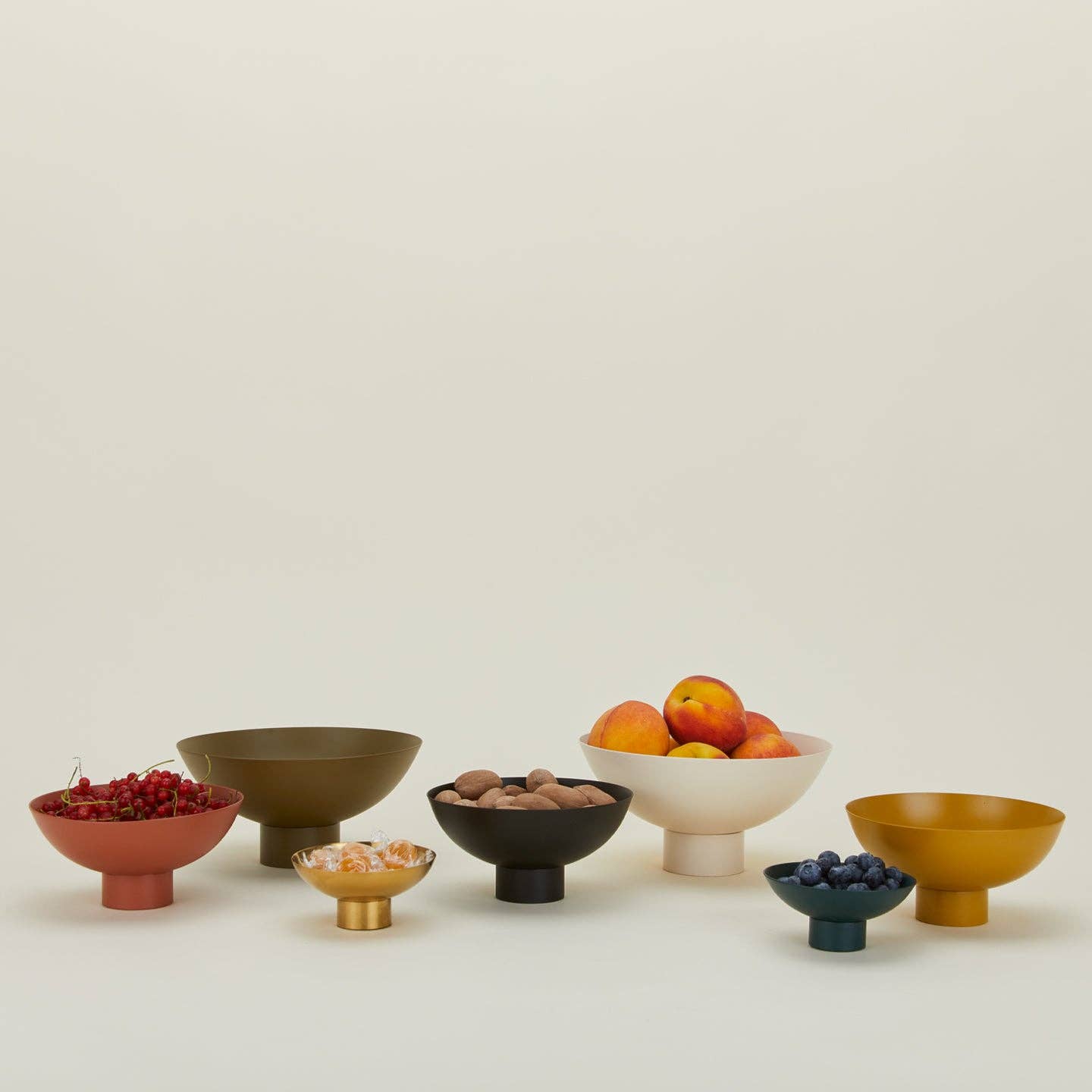 Essential Footed Bowl – Ivory