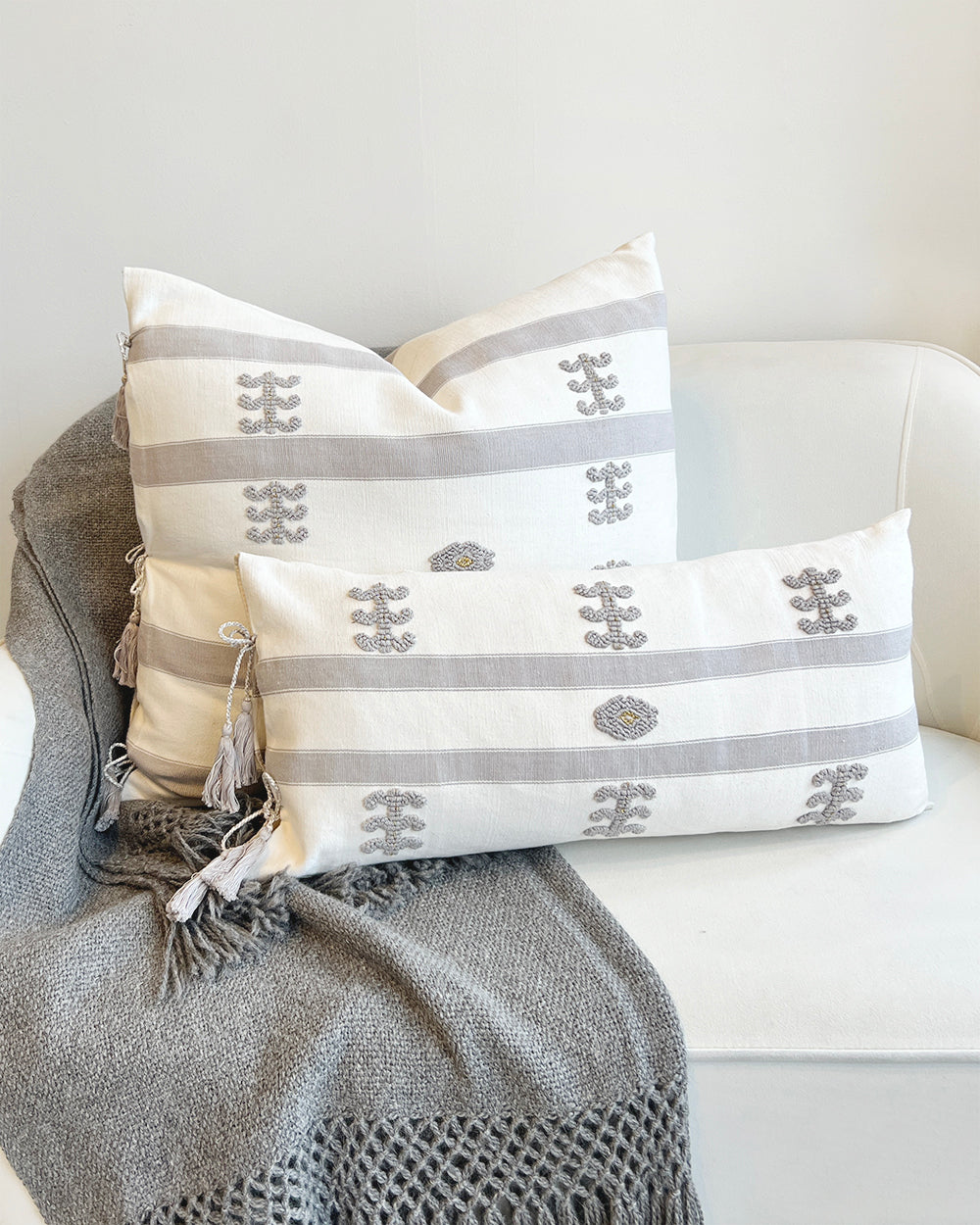 Large and lumbar Virginia Pillows