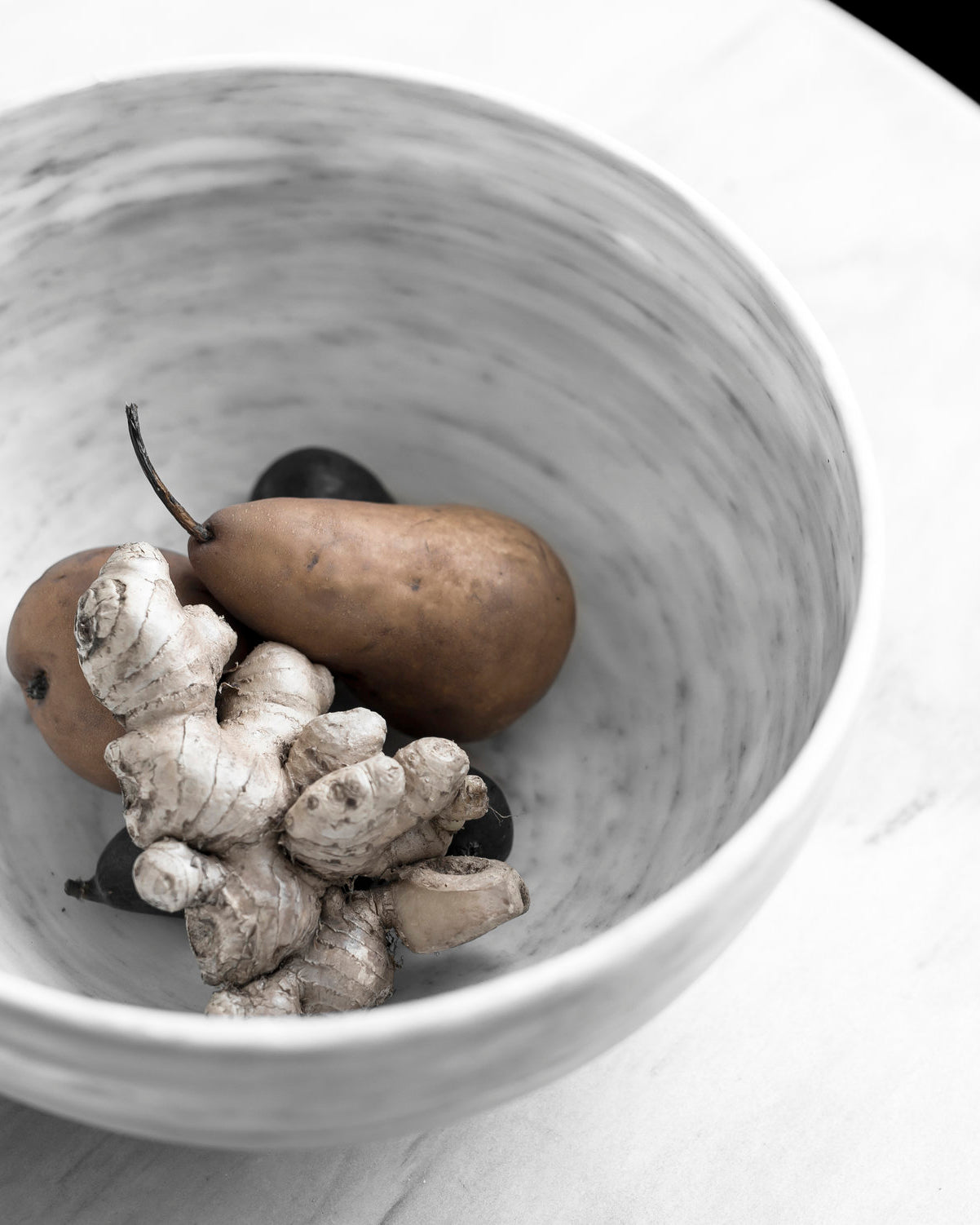 Grande bowl in white marble