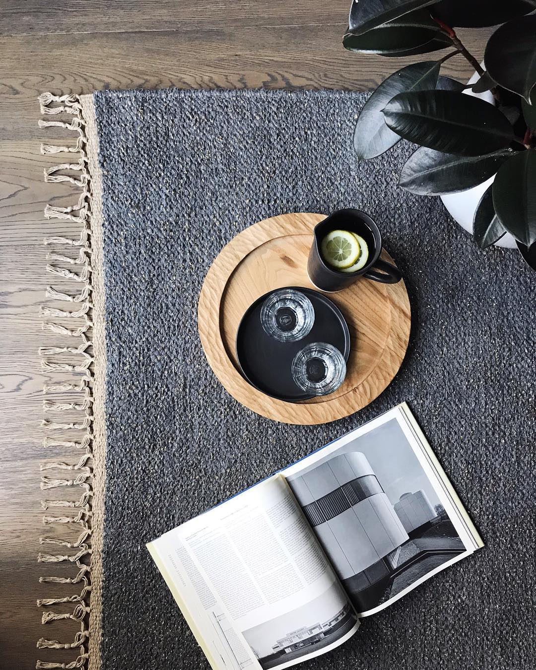 Casa Cubista Carved Wood Circular Tray - Natural