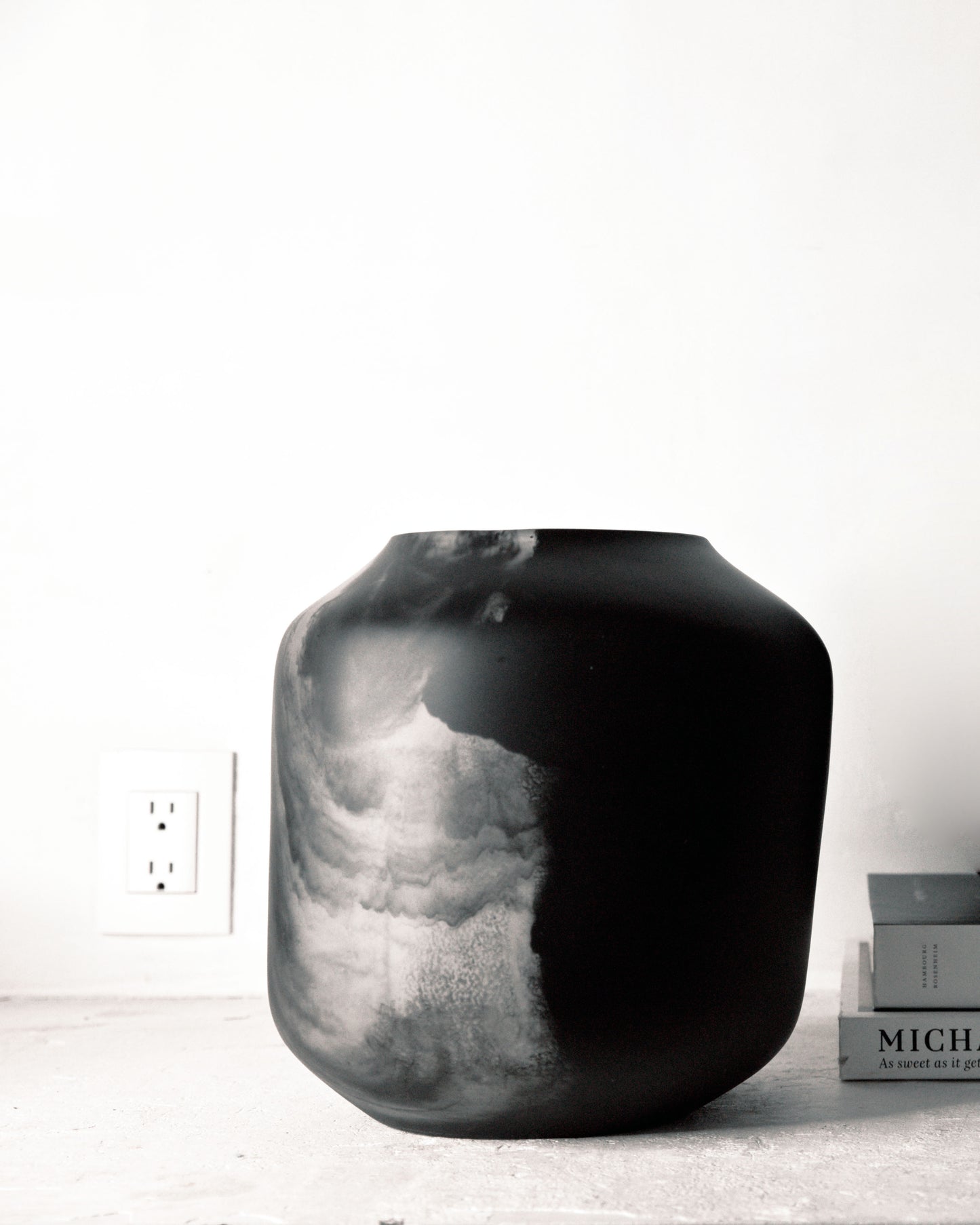 Smoke Tara Bajo Vase