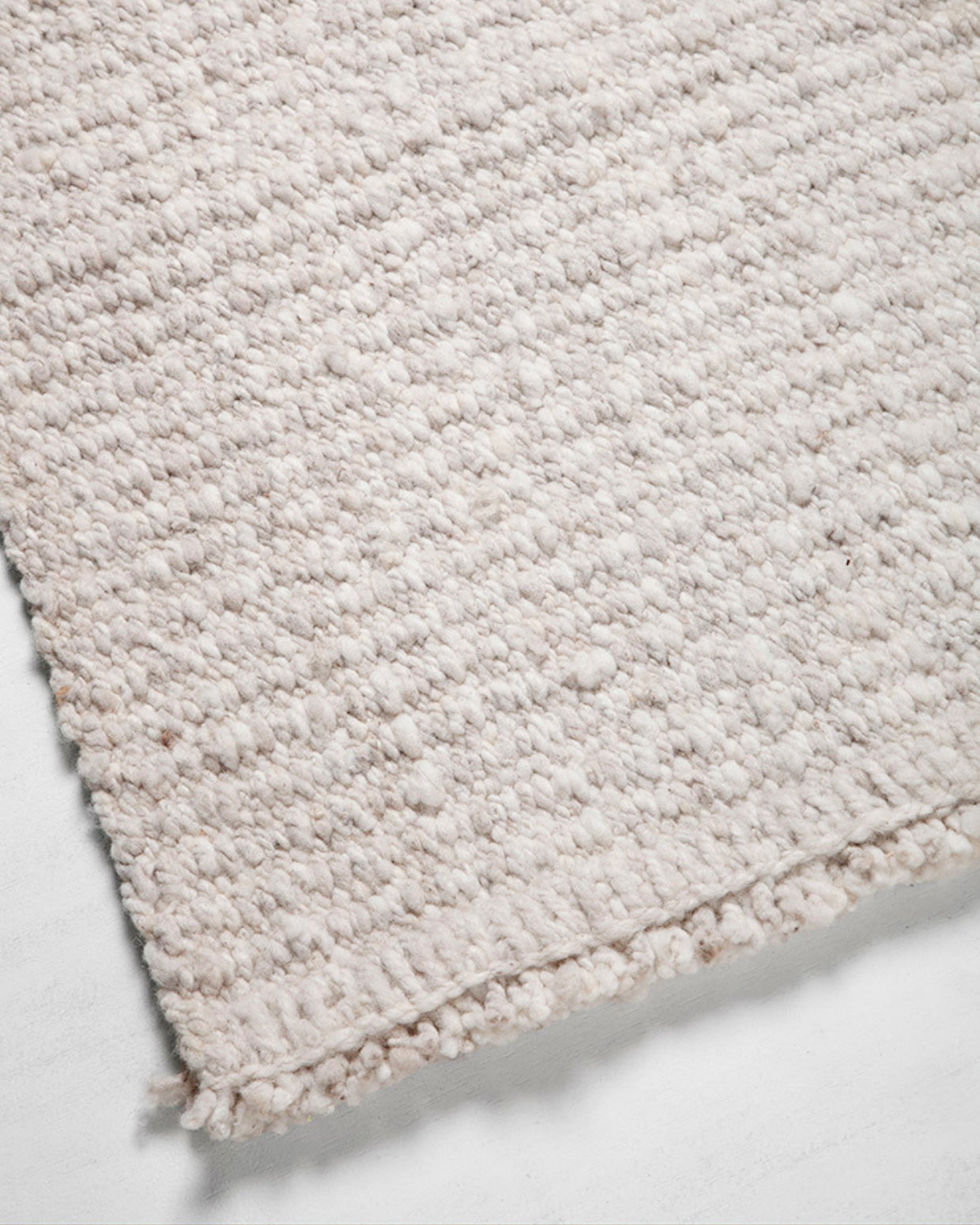 Awanay White Lomitas Rug