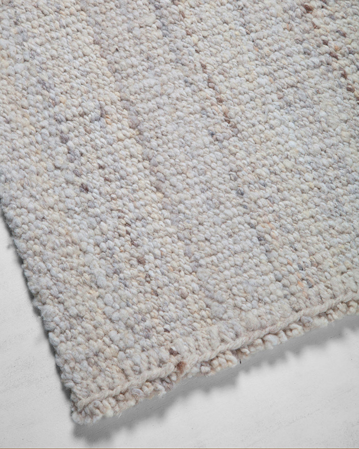 Ovejas light rug sample