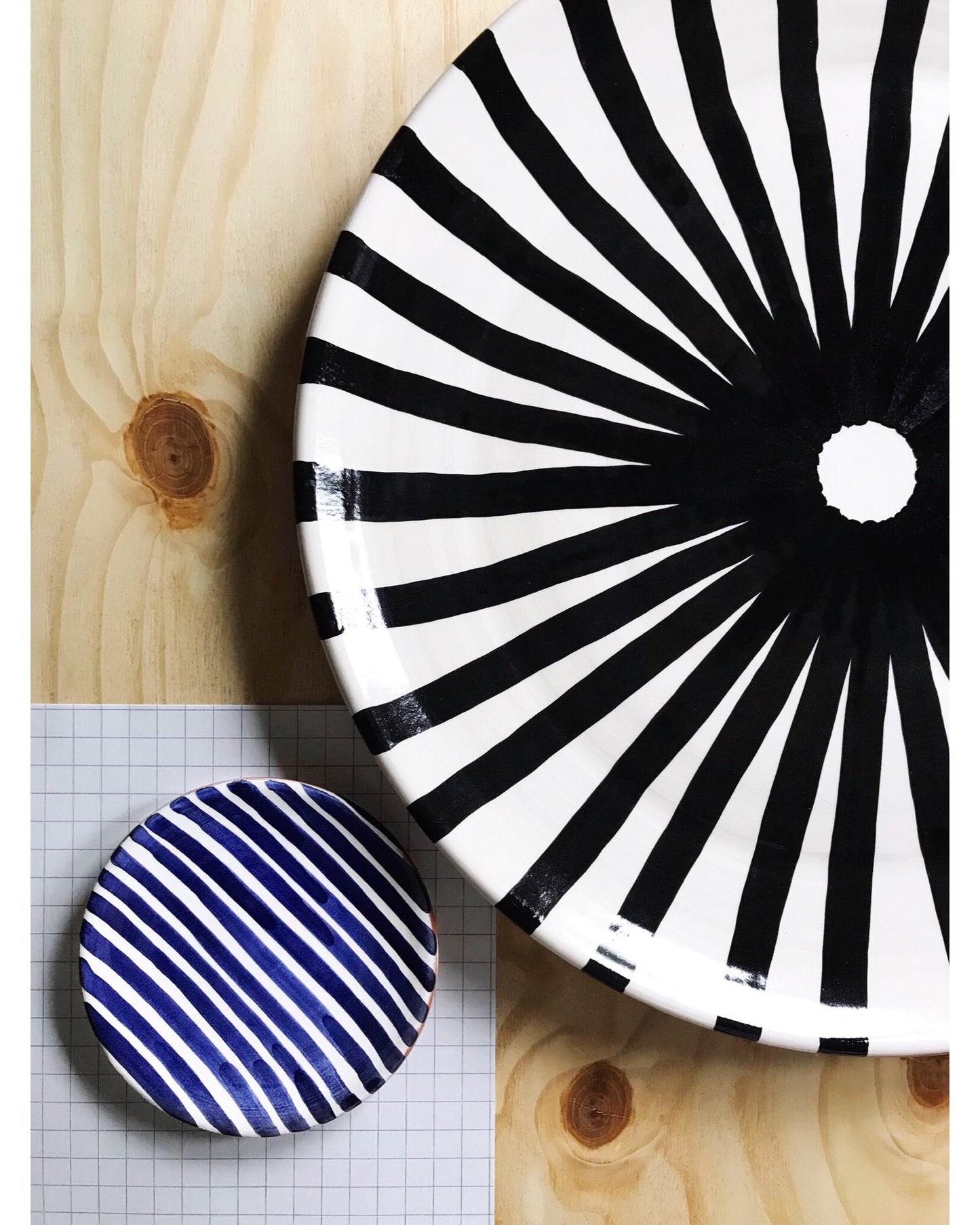 Ray dinner plate and stripe saucer