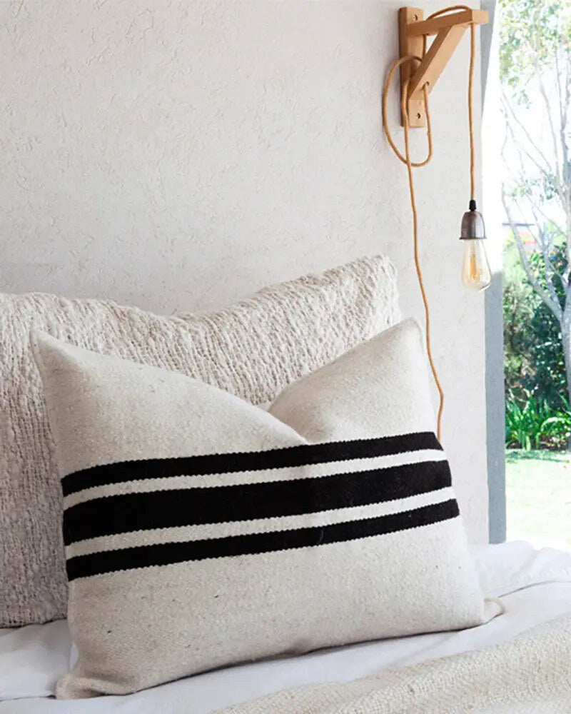 How to Enhance Your Interiors with Throw Pillows