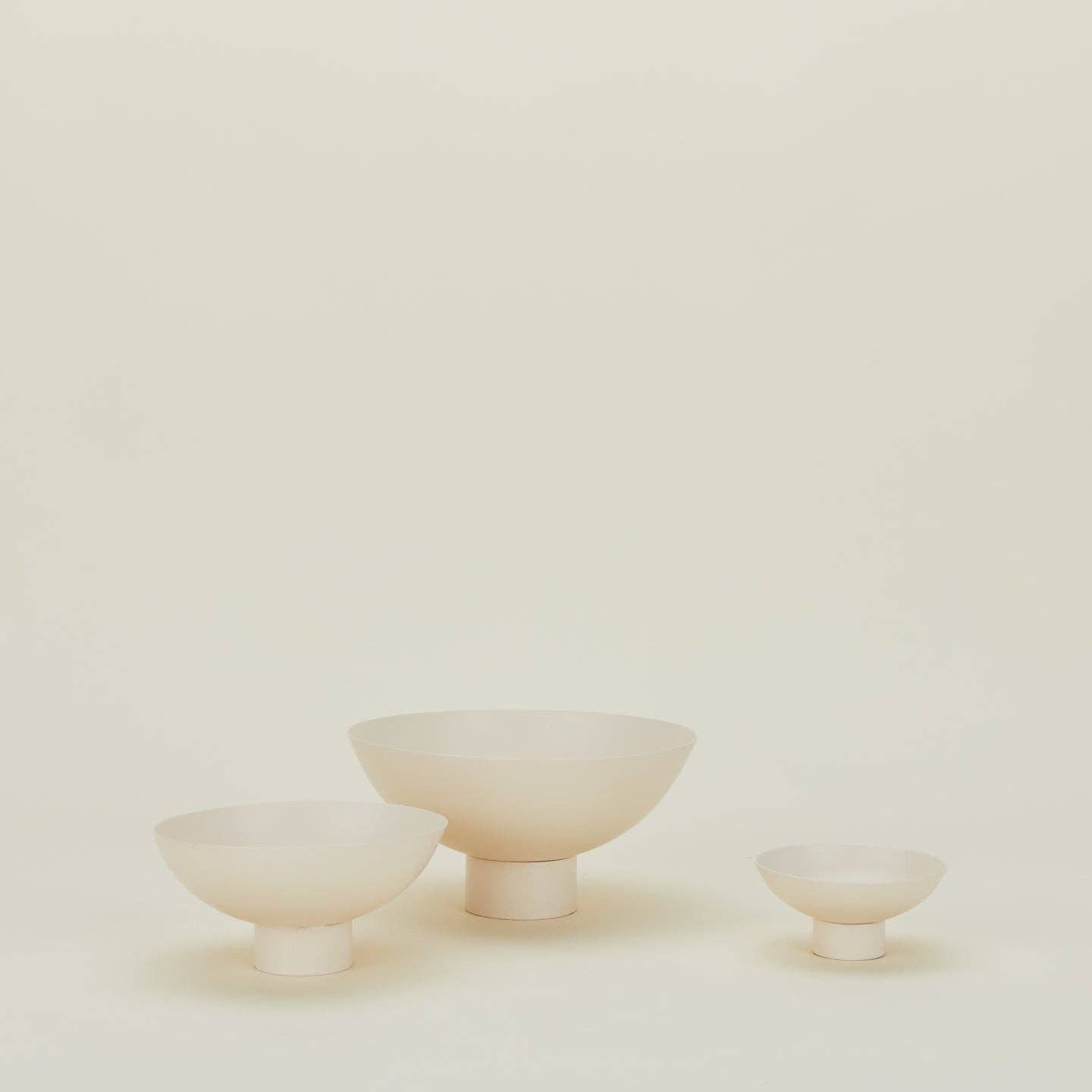 Essential Footed Bowl – Ivory