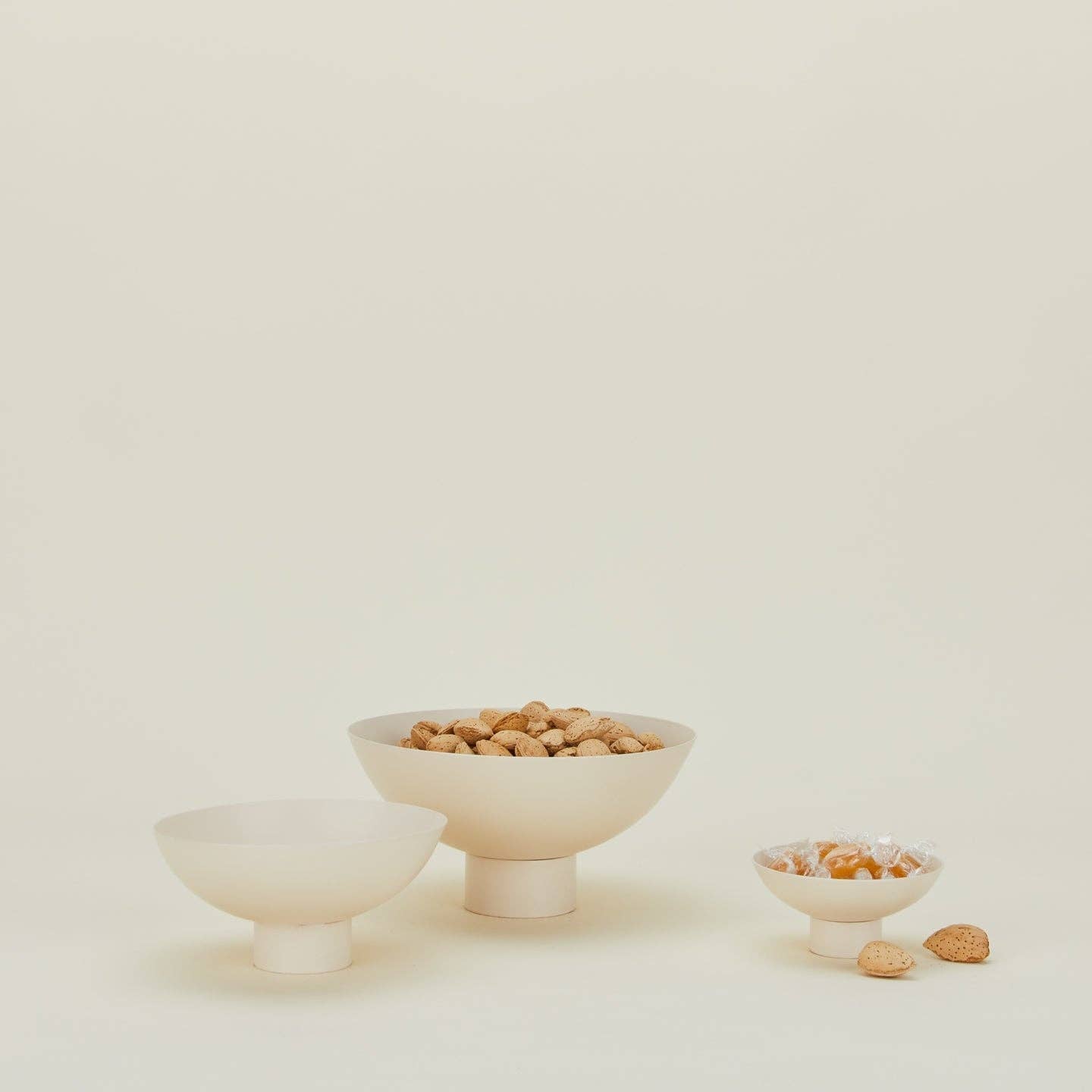 Essential Footed Bowl – Ivory
