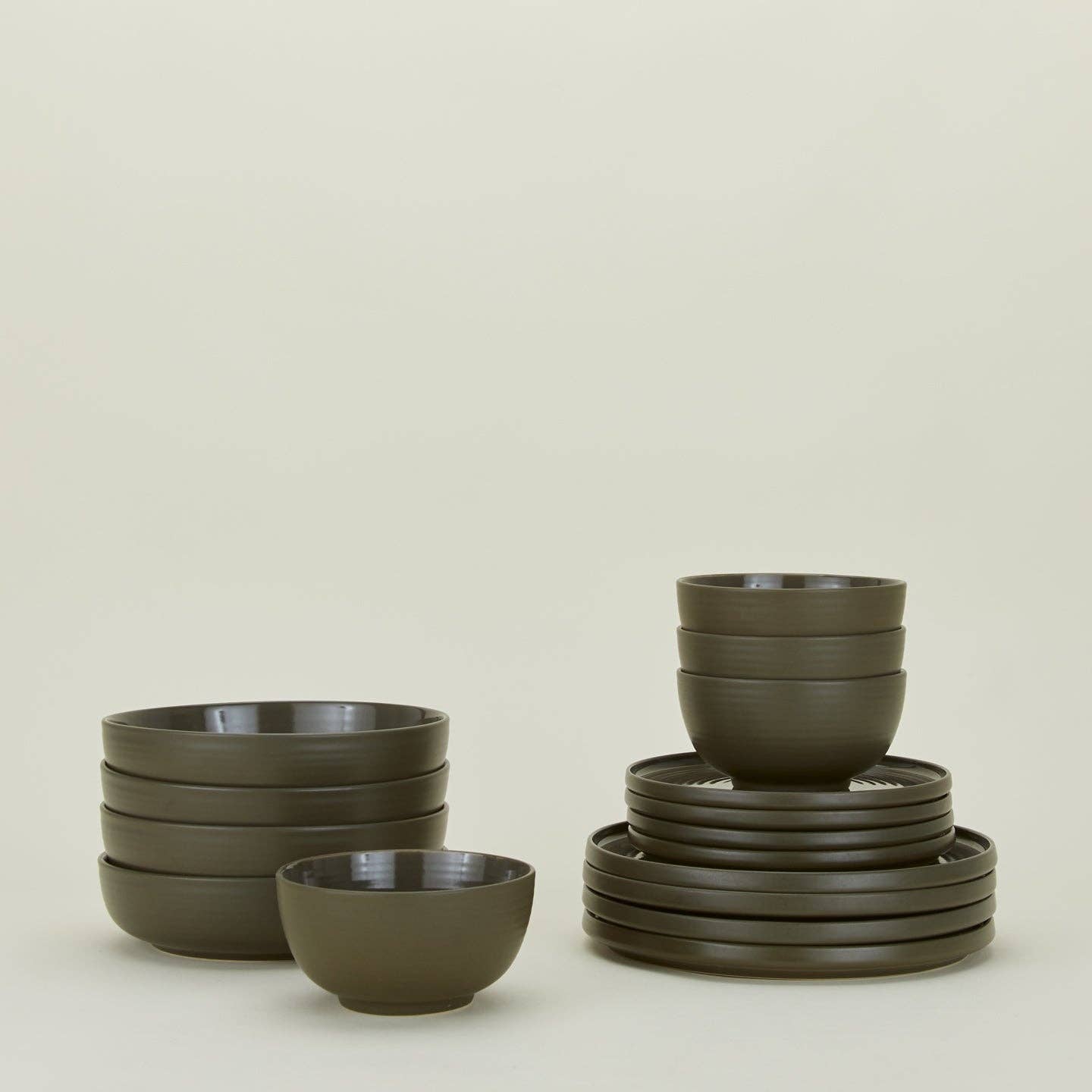 Essential Dinnerware – 16-Piece Set