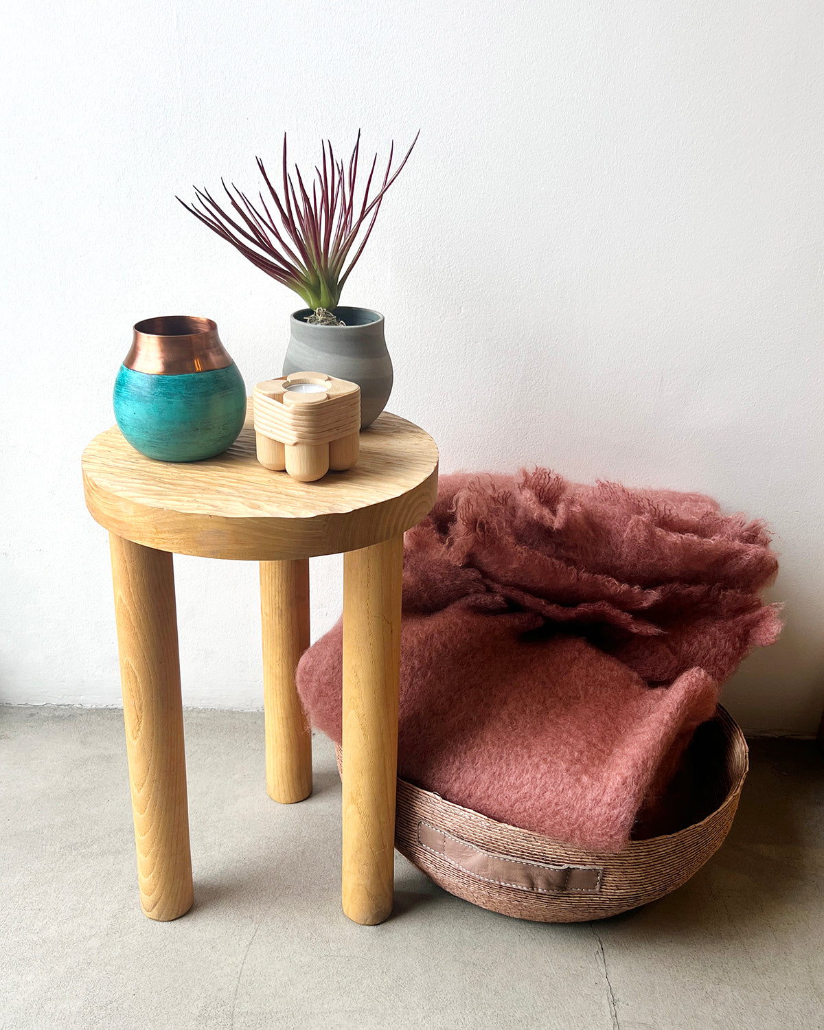 Handwoven Natural Palm Round Nido Basket with Leather Handles