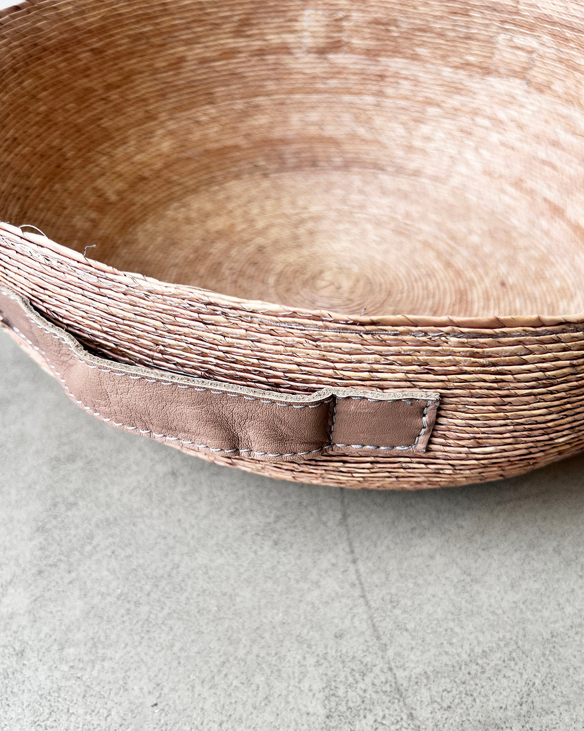 Handwoven Natural Palm Round Nido Basket with Leather Handles