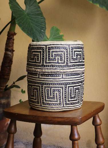 Black and Natural Woven Palm Baskets with Lid (Copy)