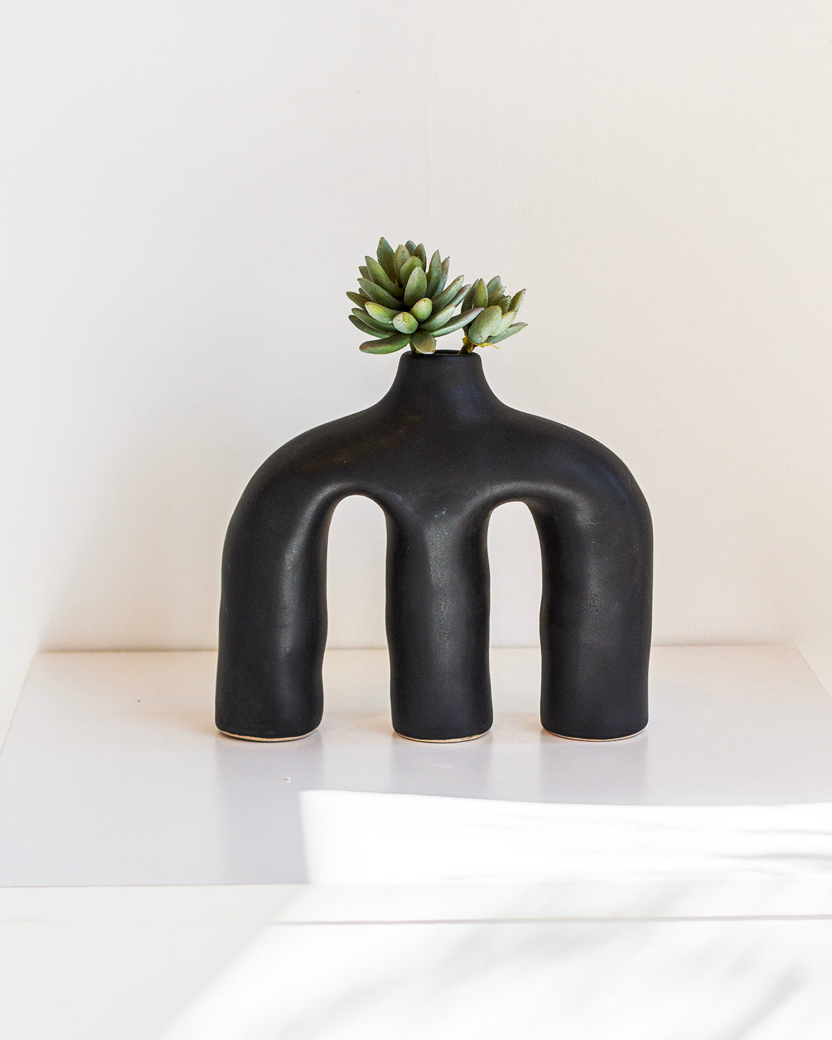 Anatomy Clay Vase - Charcoal Black