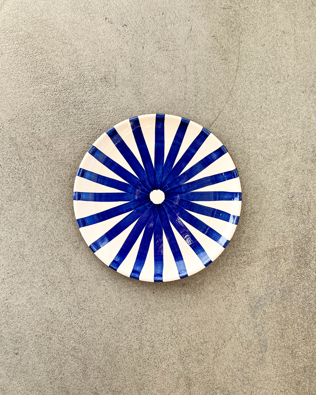 Casa Cubista Ray Pattern Plates in Blue