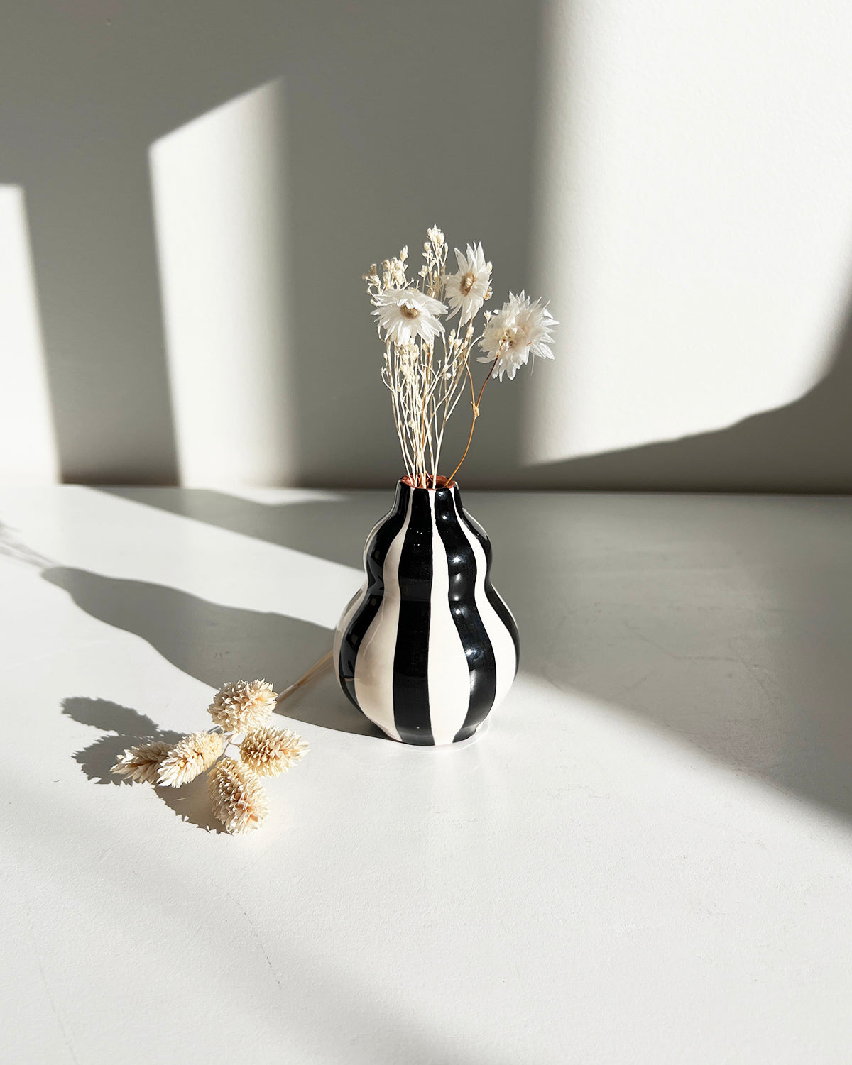 Casa Cubista Mini Gourd Vase - Black