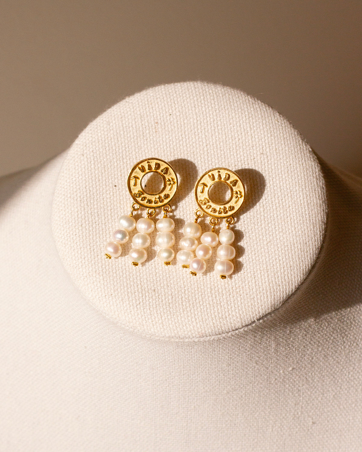 Vida Bonita Dangle Pearl Earrings