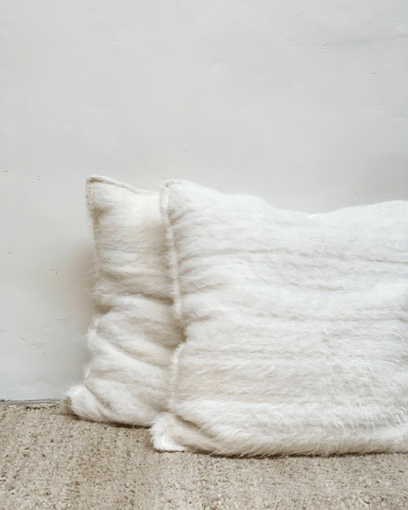 Awanay Llama Wool Pillow - White