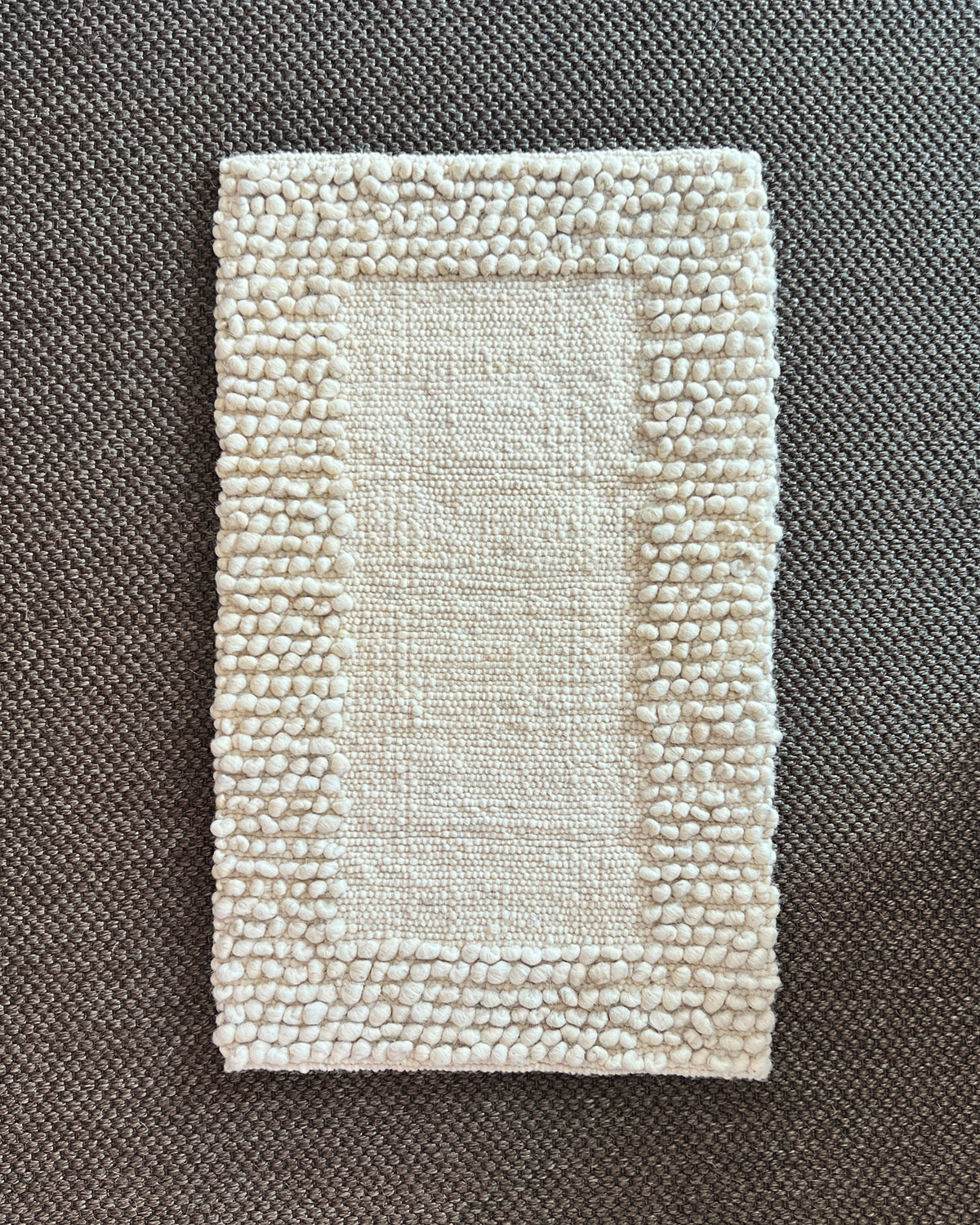 Fatima Bobble Frame Wool Area Rug in White 2.5ft by 4ft