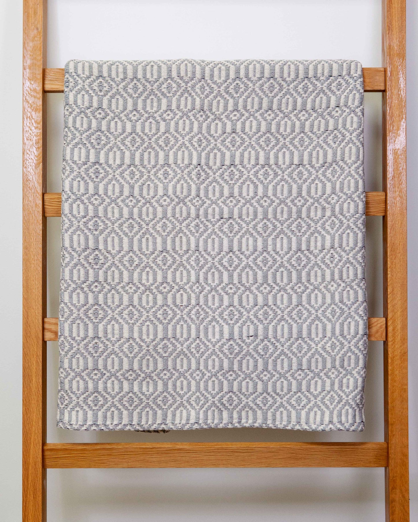 Casa Cubista Tapestry Blanket - Gray & White