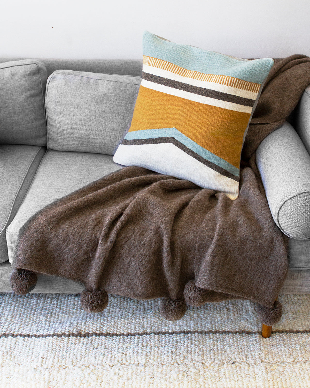 Awanay Otoño Llama Wool Throw with PomPoms - Taupe Brown